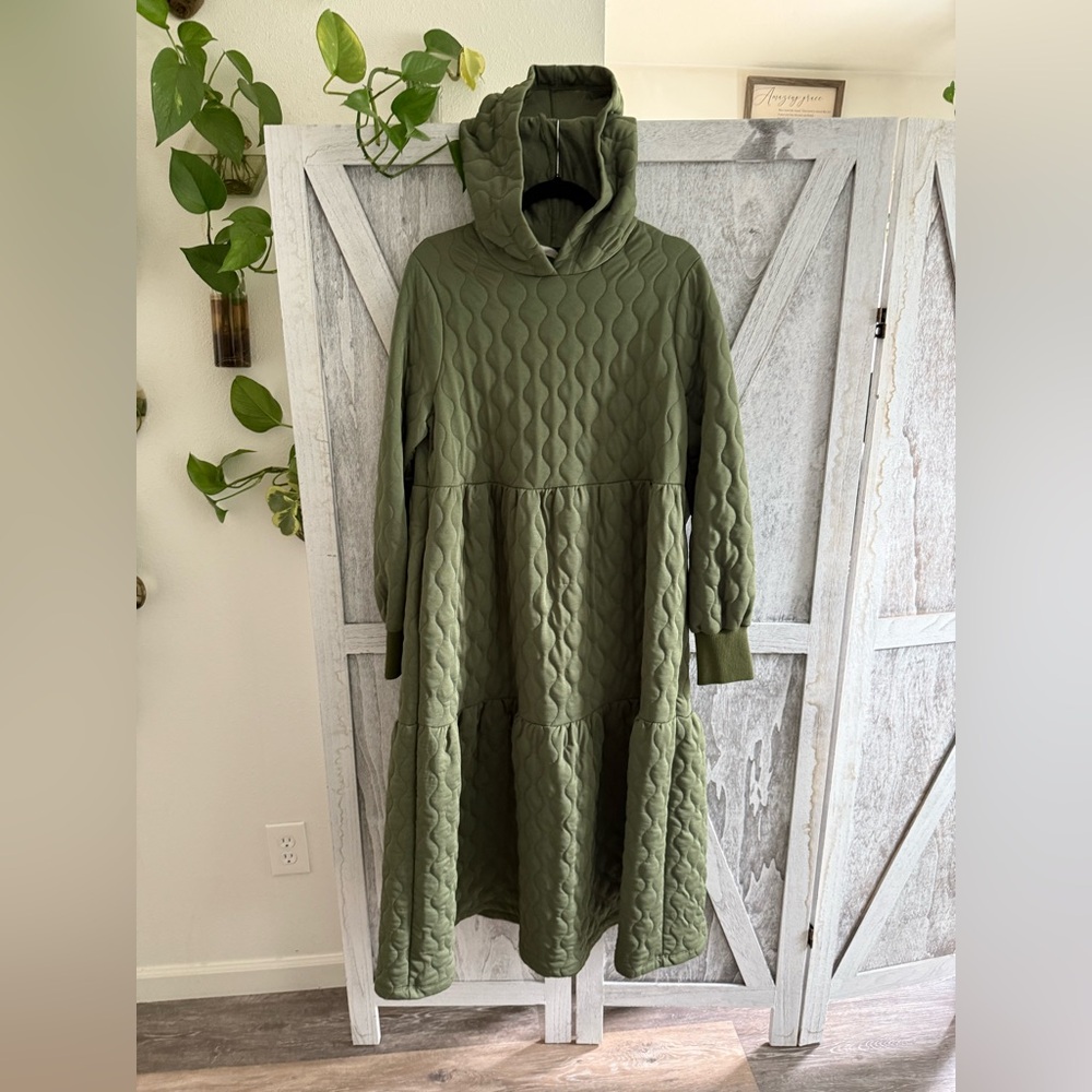 NWOT Adorable and Comfortable Olive Quilted Hooded Sweatshirt Dress
